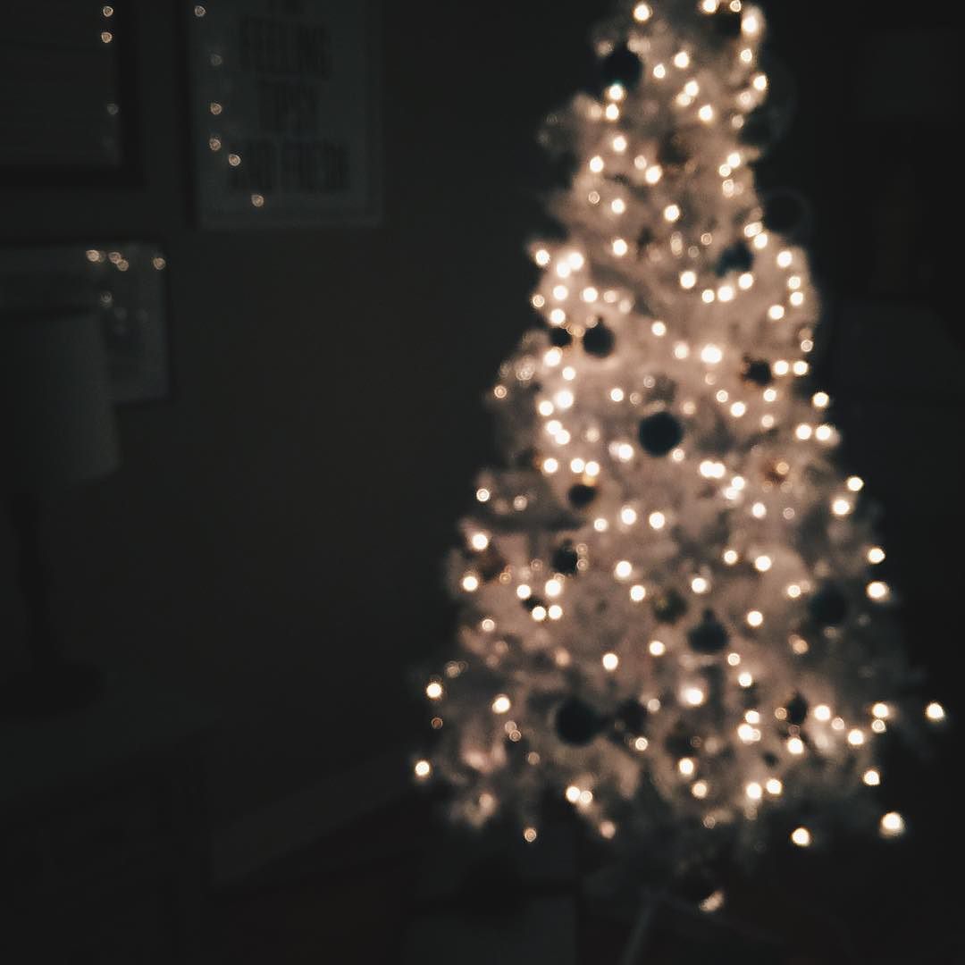 White Christmas Tree Lights #Grunge. Christmas aesthetic wallpaper, Christmas aesthetic, Christmas wallpaper