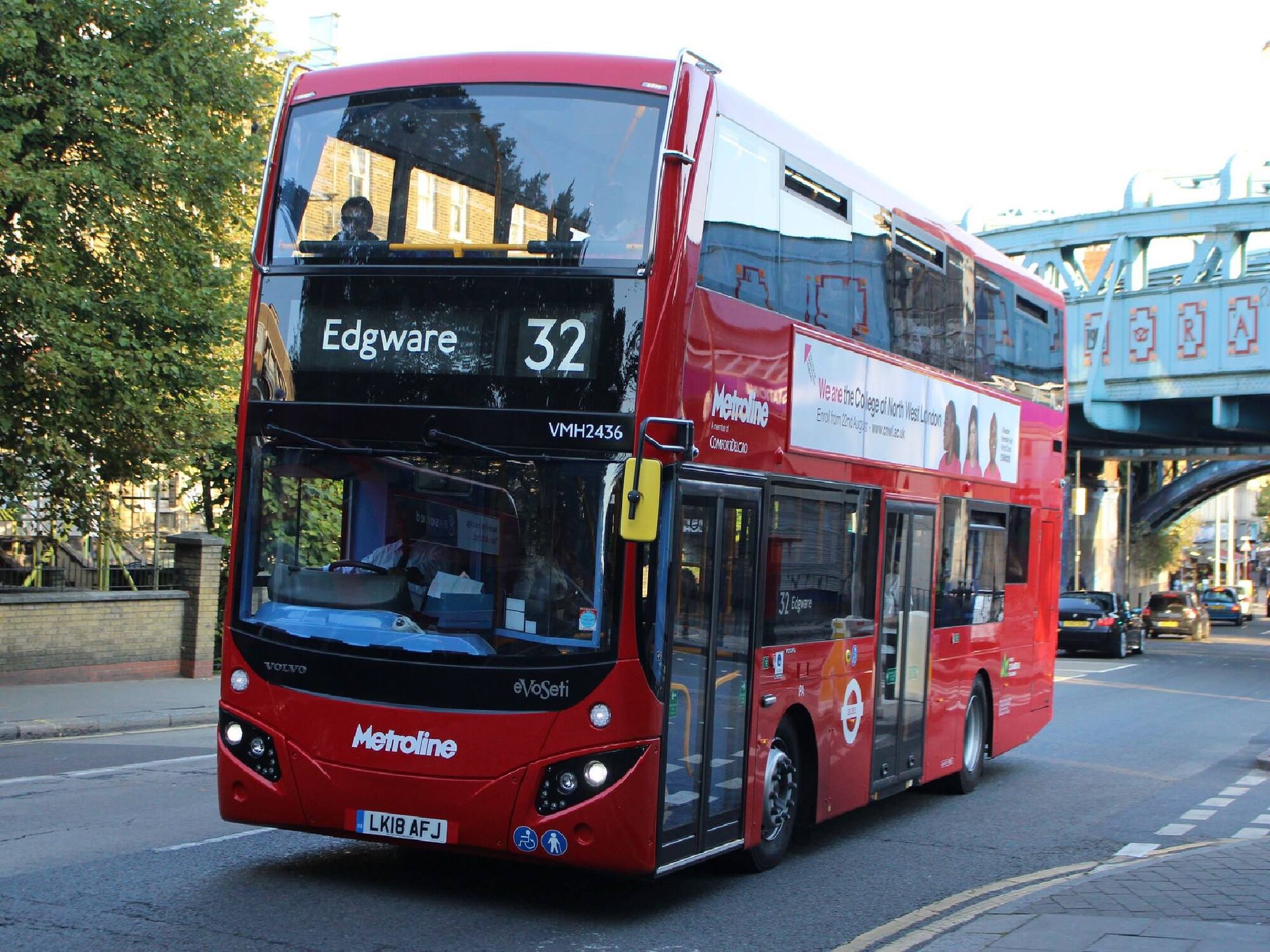 London Buses Route 32. Bus Routes in London