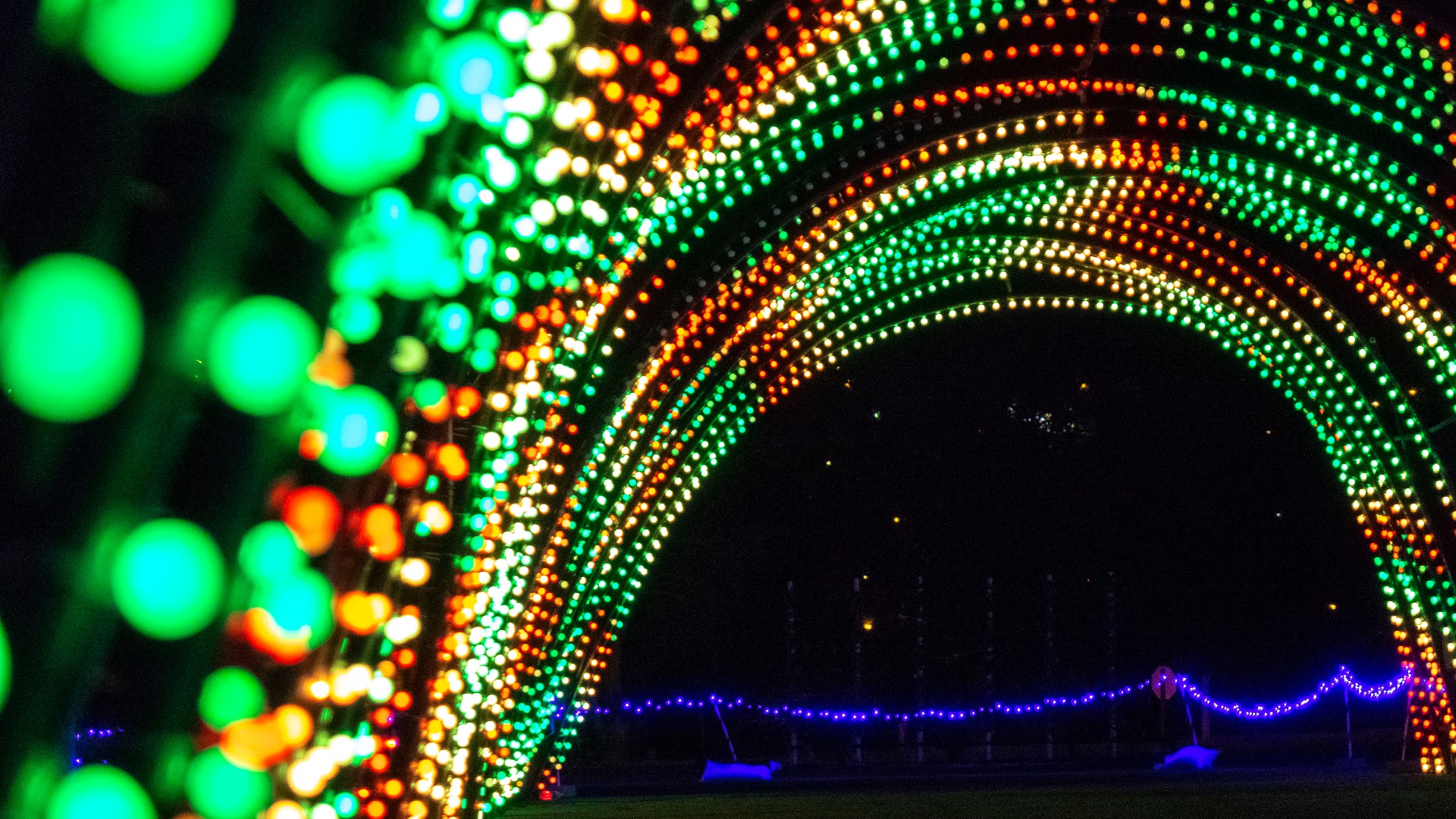 Take a virtual reality drive through Christmas in Color, the Christmas light display at Water Worldnews.com