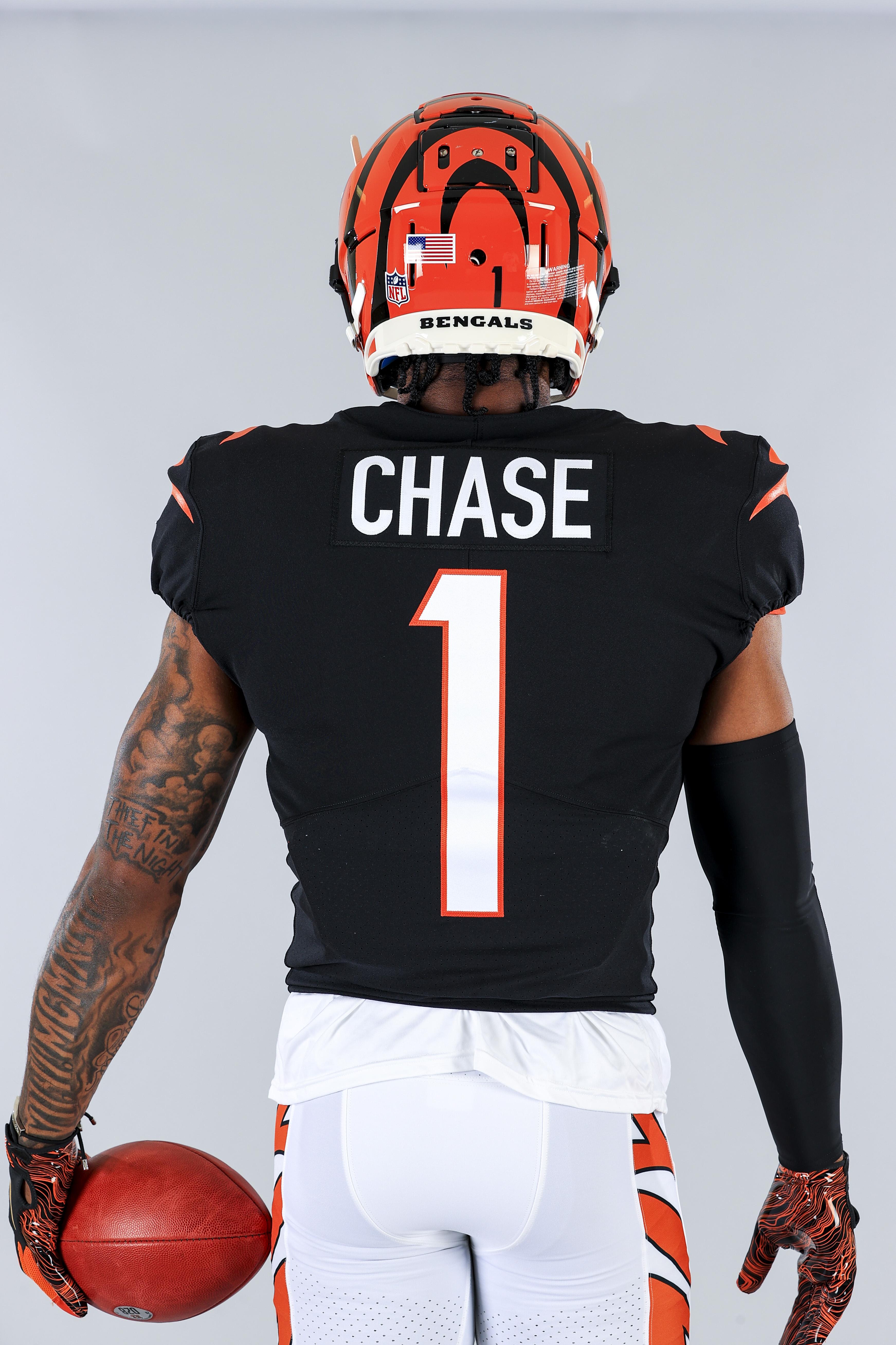 Photo] Ja'Marr Chase rocks a Bengals uniform for the first time : r/bengals