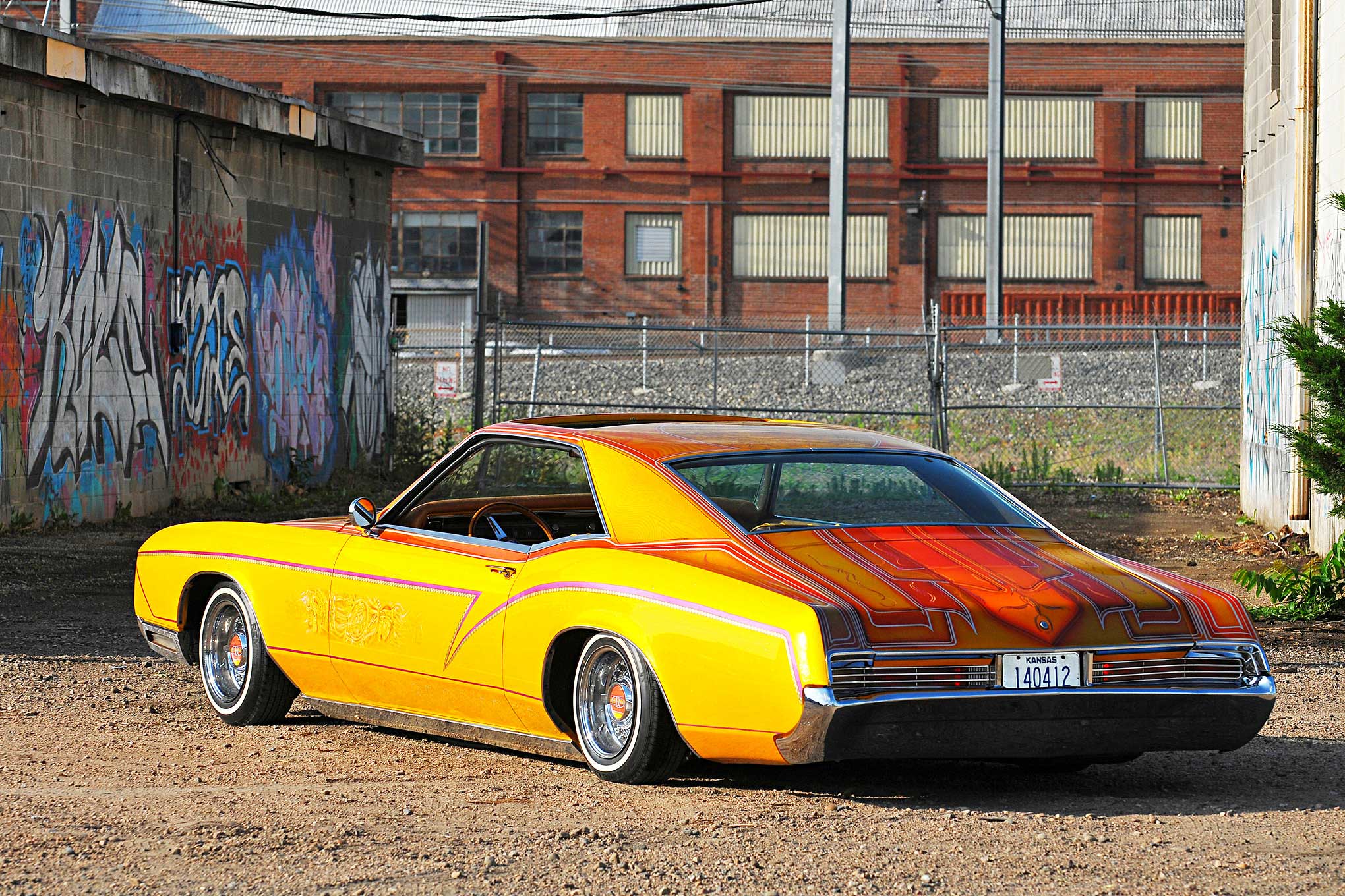 Buick Riviera GS Lowrider Wallpaper:2040x1360
