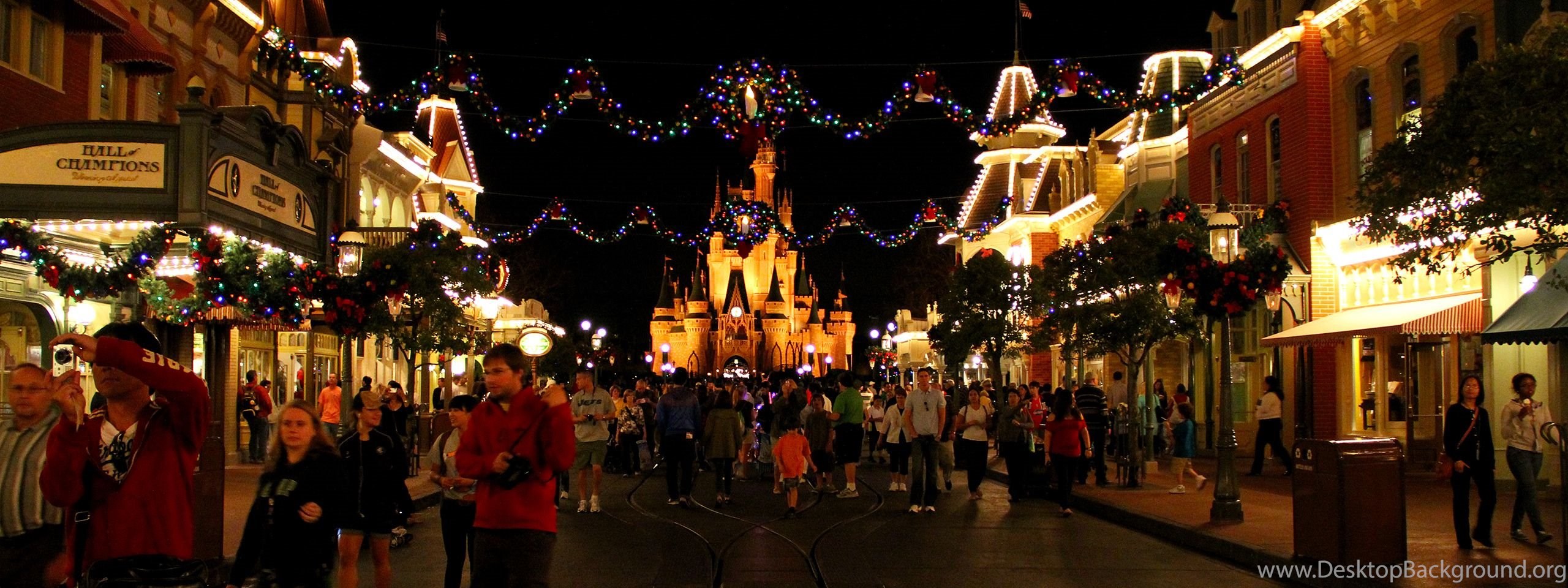 Christmas Decorations: Christmas Nighttime View Of Main Street. Desktop Background
