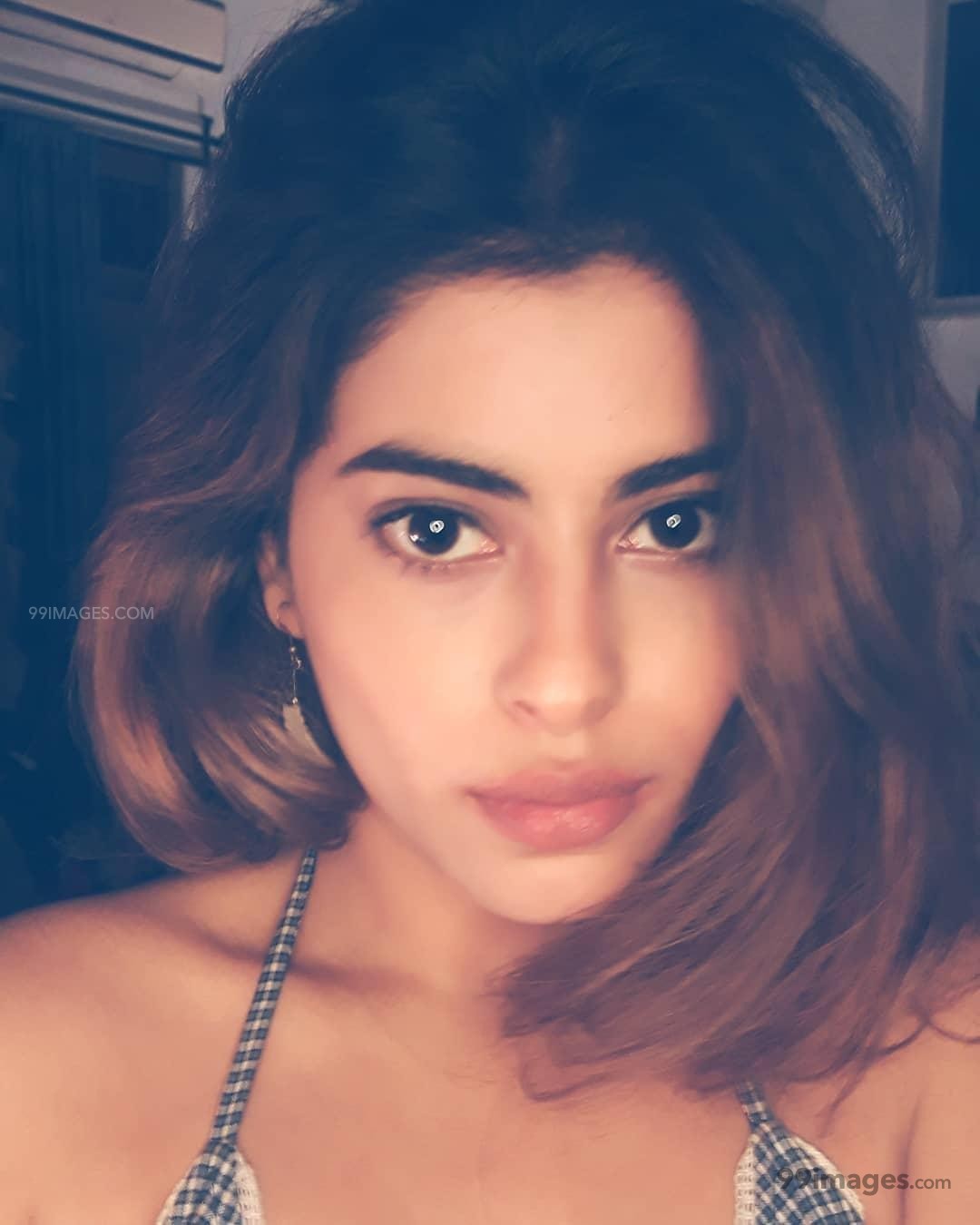 Anisha Victor Wallpaper