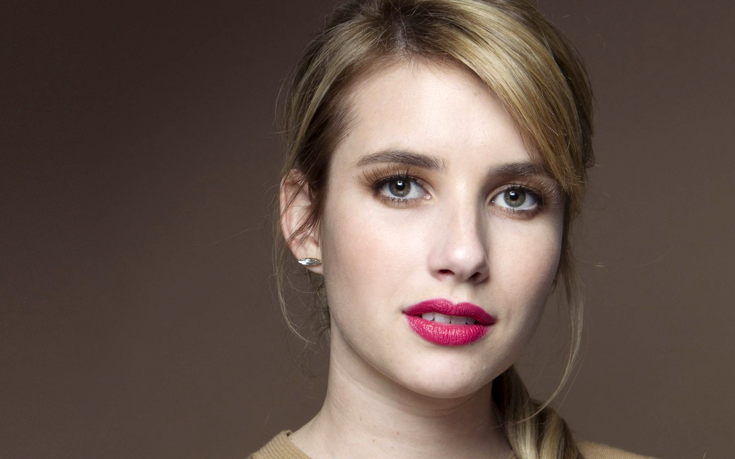 Emma Roberts HD Wallpaper