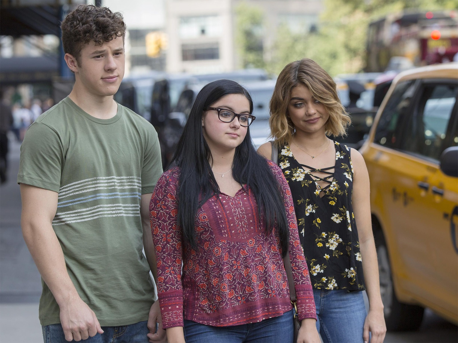 Alex Dunphy's Red Floral Split Neck Top on Modern Family (Photos)