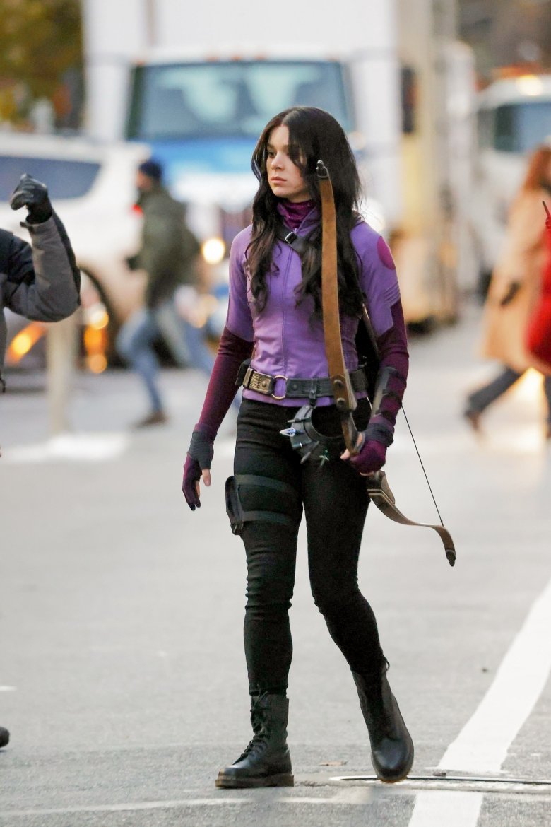 First Photo Of Hailee Steinfeld As Kate Bishop Are Seriously Awesome