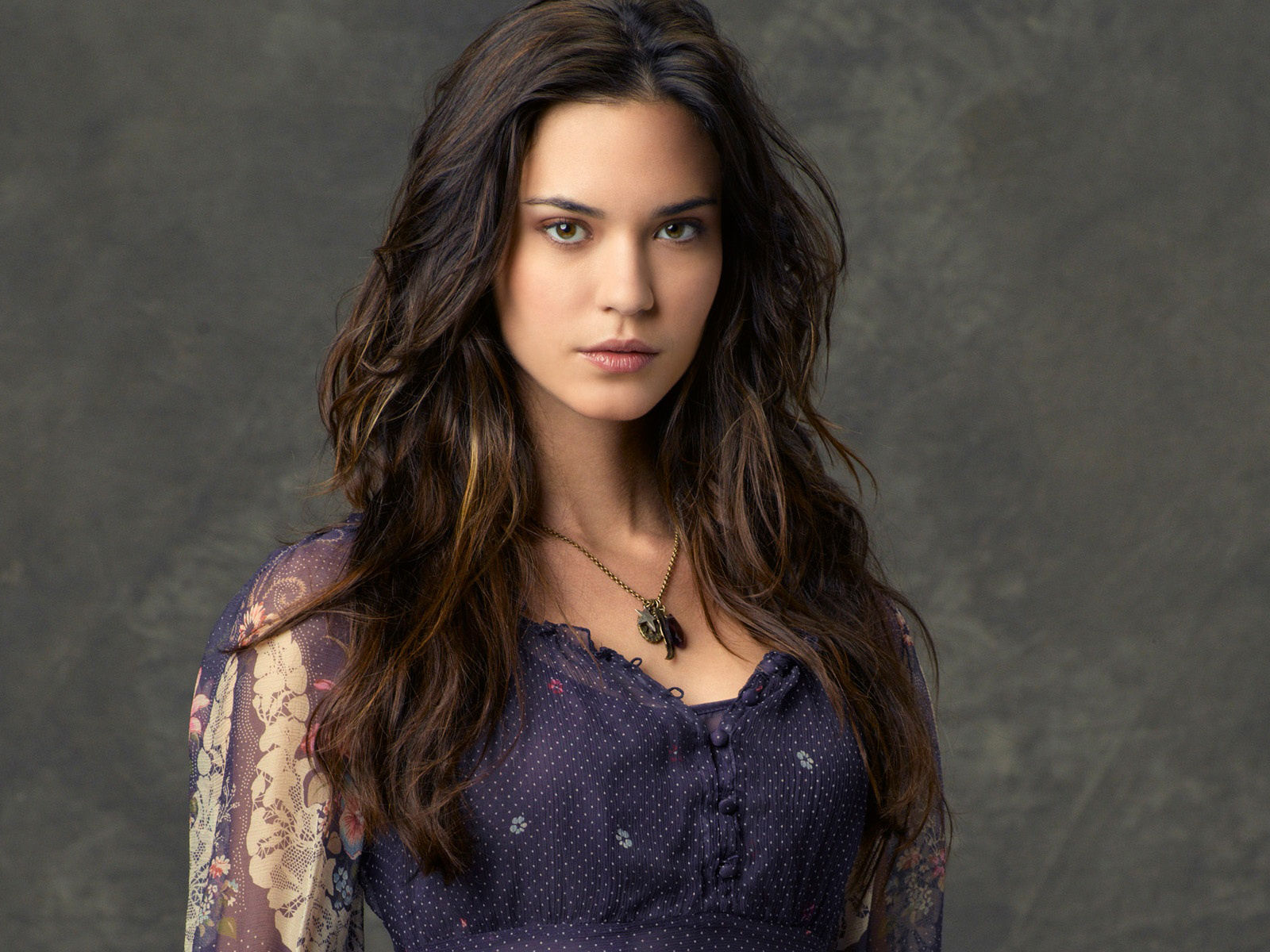 Odette Annable Cast as Reign for “Supergirl” Season 3