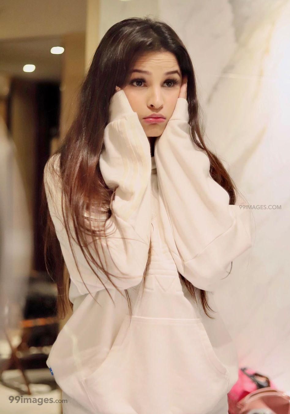 Chetna Pande HD Wallpaper (Desktop Background / Android / iPhone) (1080p, 4k) (947x1350)