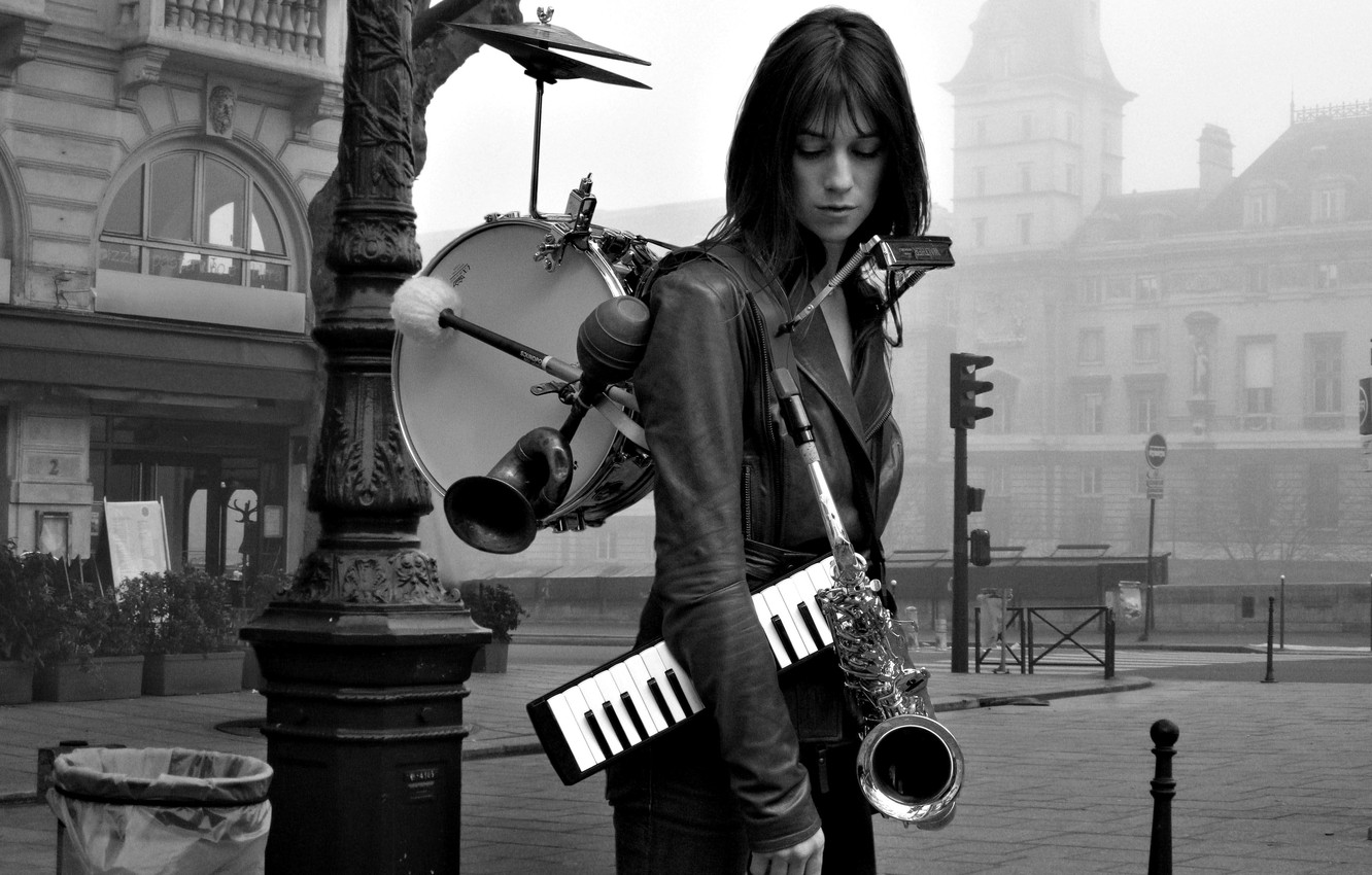Wallpaper girl, street, model, Paris, actress, brunette, singer, musician, musical instruments, French, Charlotte Gainsbourg, Charlotte Gainsbourg image for desktop, section девушки
