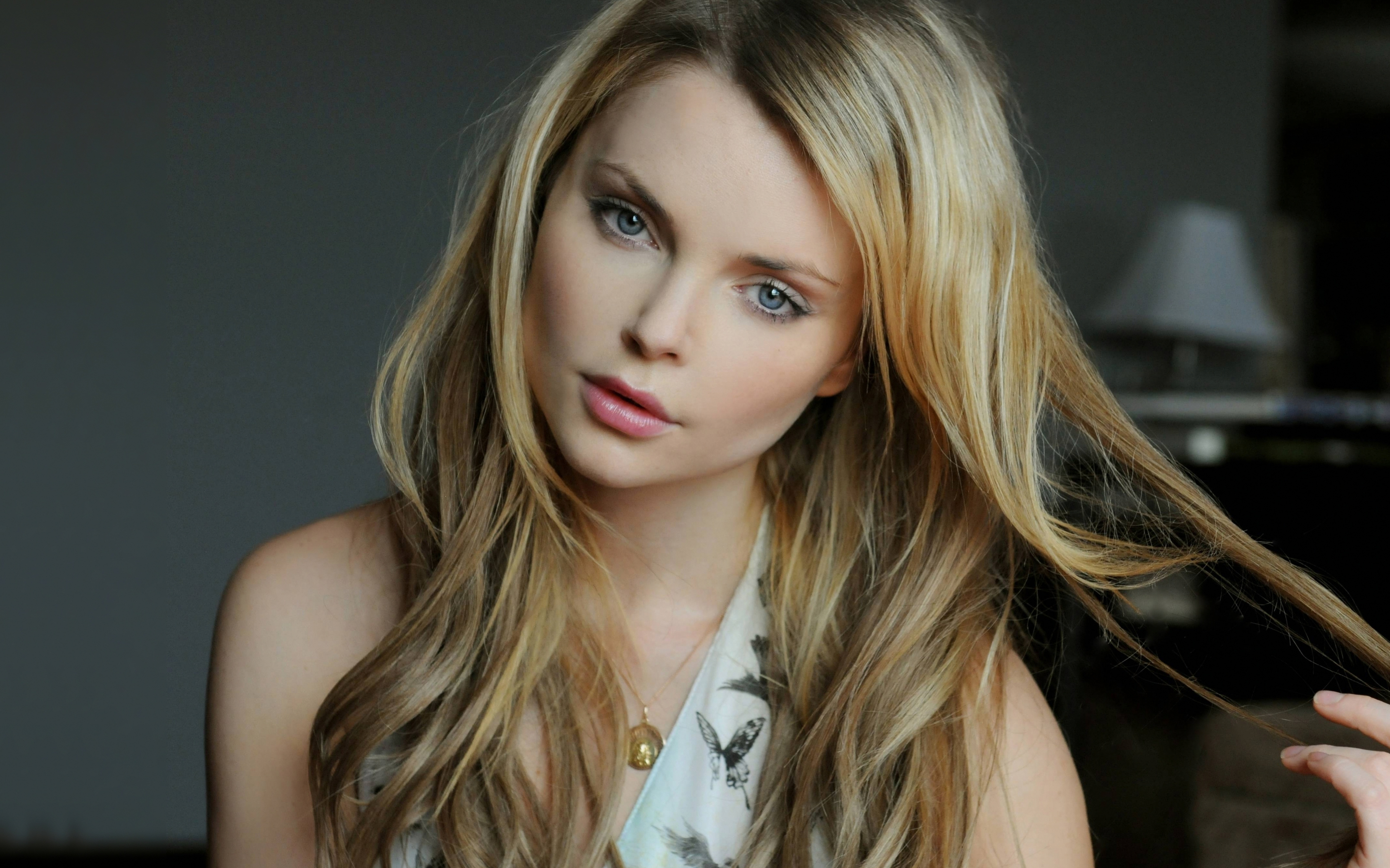 Download 2880x1800 wallpaper blonde, actress, izabella miko, mac pro retaia image, background, 18101