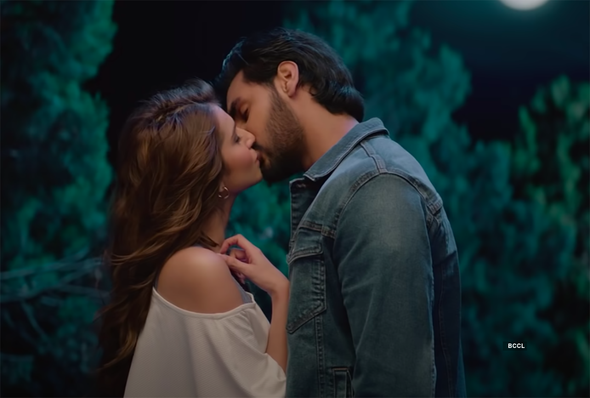 Ahan Shetty and Tara Sutaria starrer 'Tadap' promises a tale of raging love