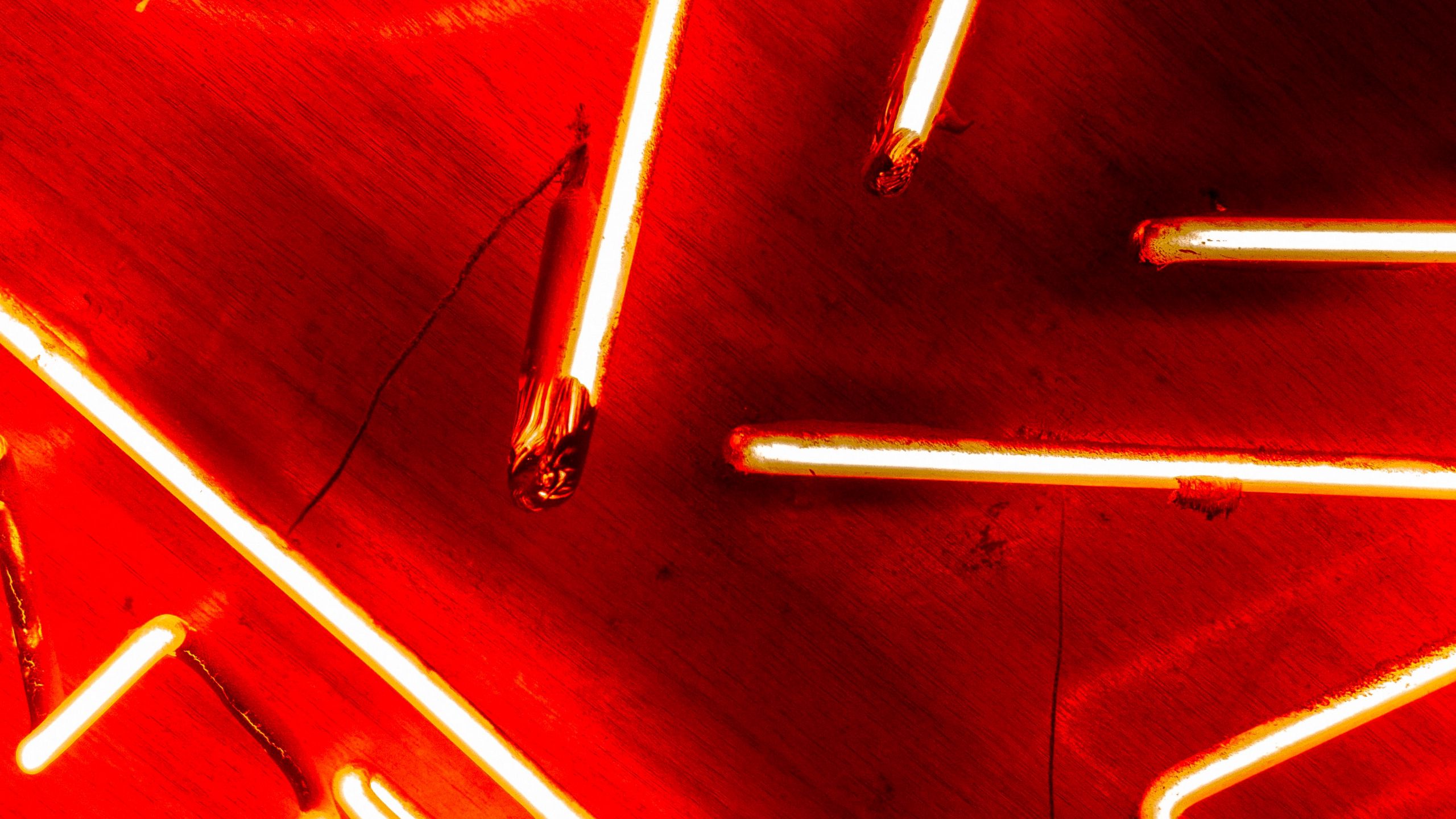 Download wallpaper 2560x1440 neon, lamps, red, glow, light widescreen 16:9 HD background