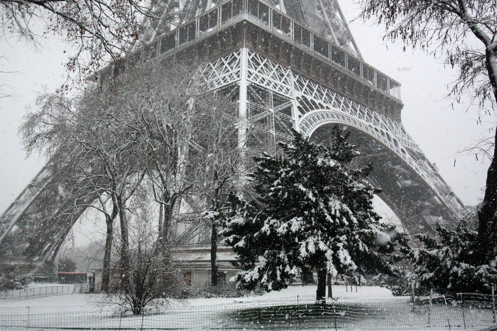 Paris Winter Wallpaper Free Paris Winter Background