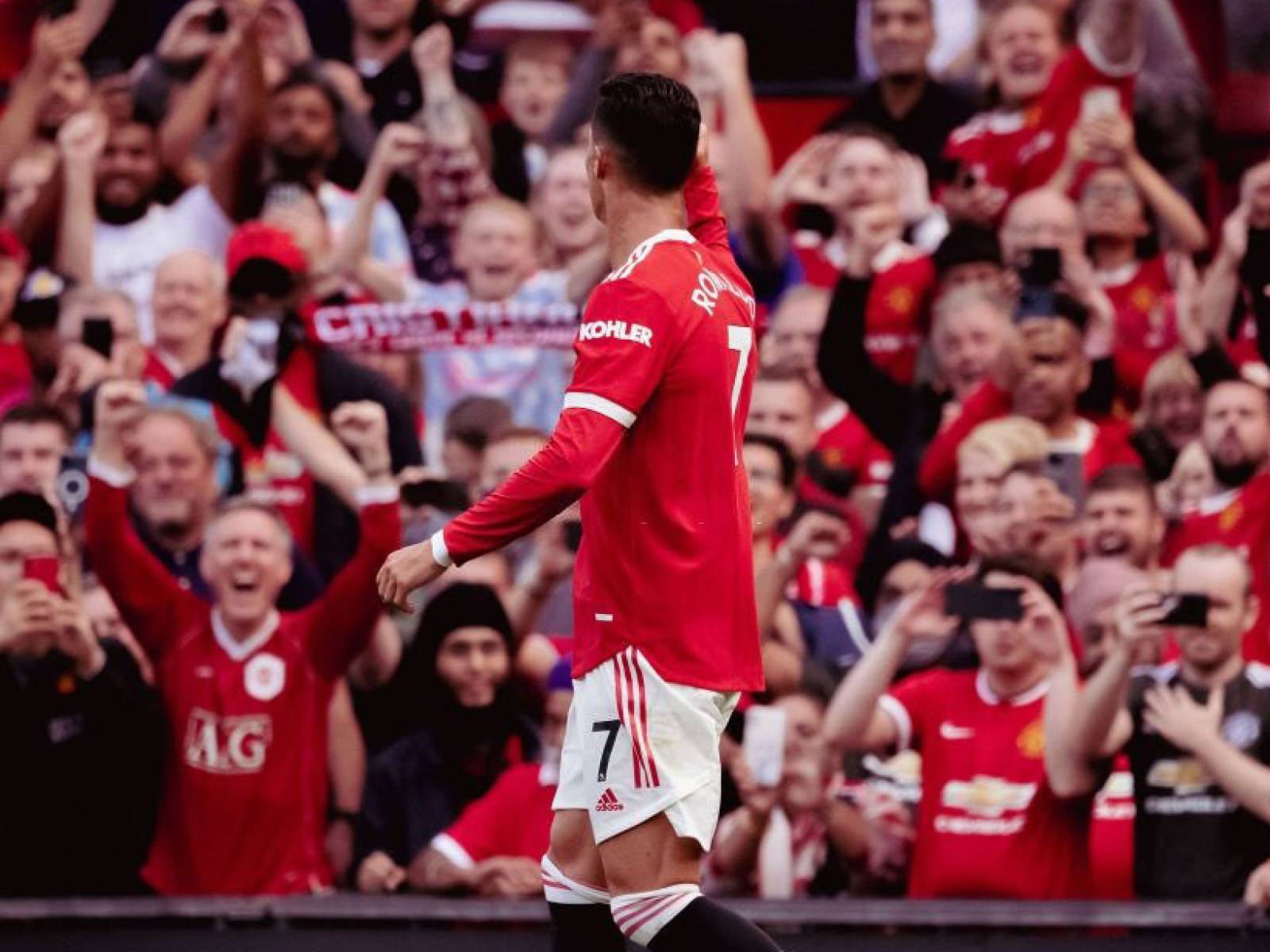 Cristiano Ronaldo Manchester United Wallpaper • Wallpaper For You HD Wallpaper For Desktop & Mobile