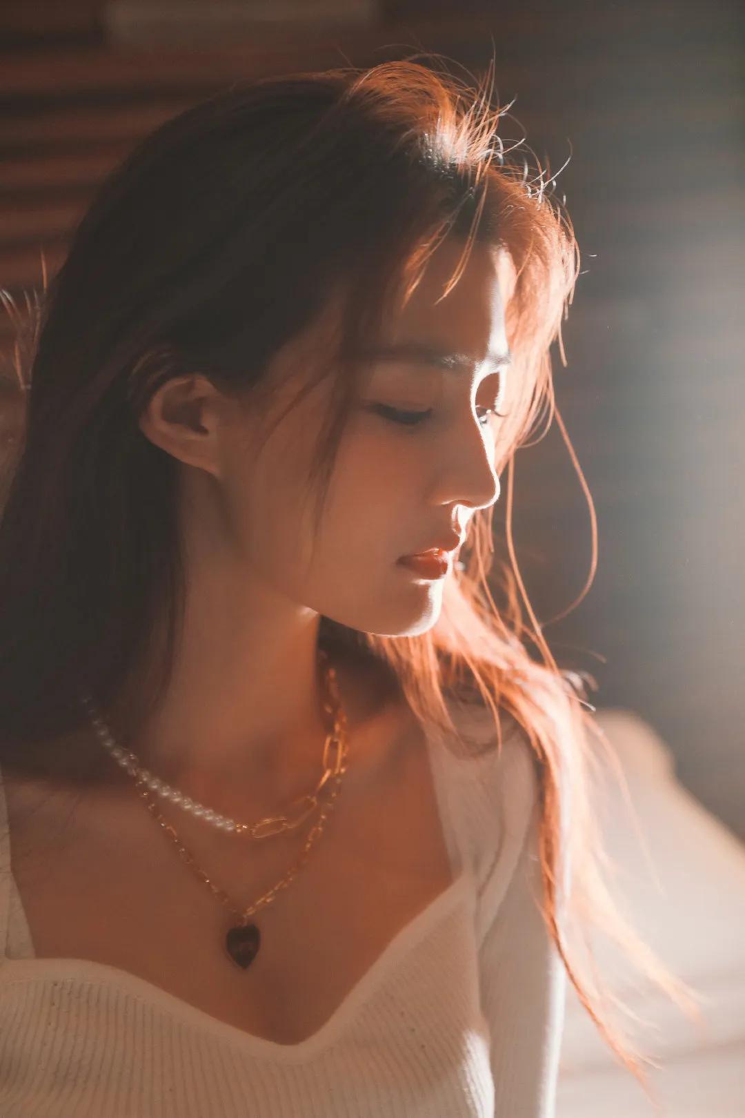 Xu Lu Wallpaper is tall, looks sweet, sweet but not greasy