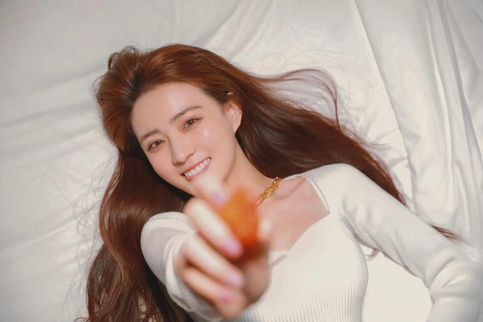 Xu Lu Wallpaper is tall, looks sweet, sweet but not greasy