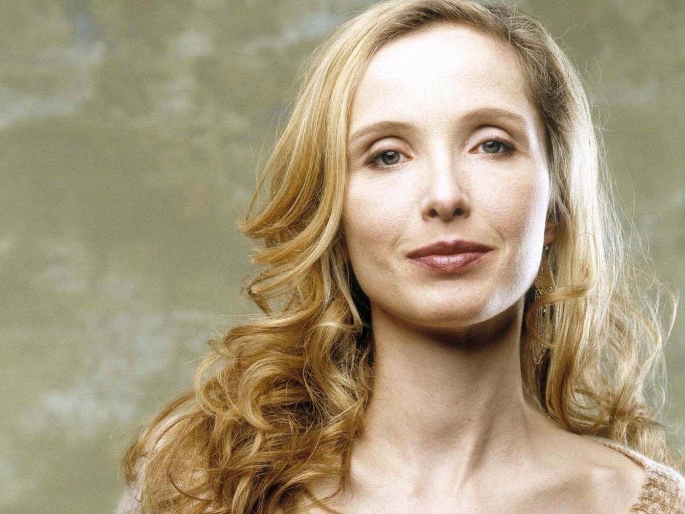 Tops Wallpaper HD: Julie Delpy wallpaper hd
