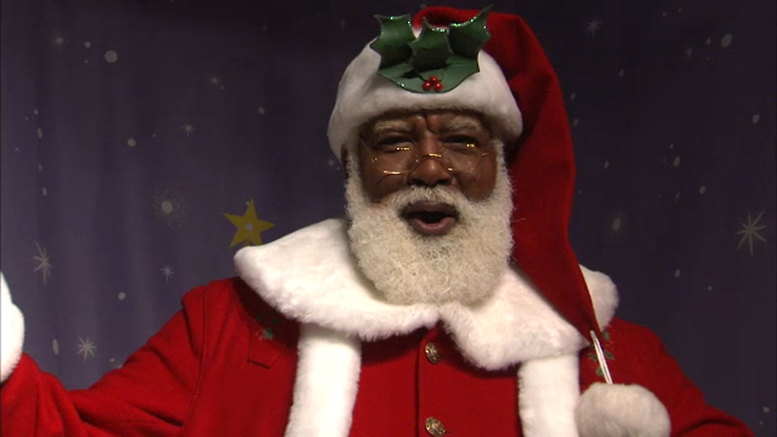 Santa Larry spreads holiday joy at Chicago Museum of Science and Industry; first black Santa hired at Mall of America