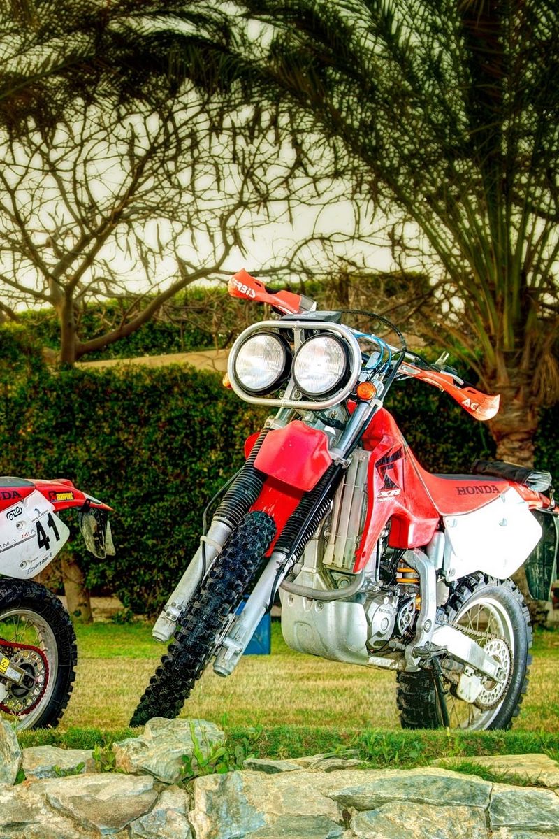 Download Wallpaper 800x1200 Honda Xr, Suv, Stones Iphone 4s 4 For Parallax HD Background