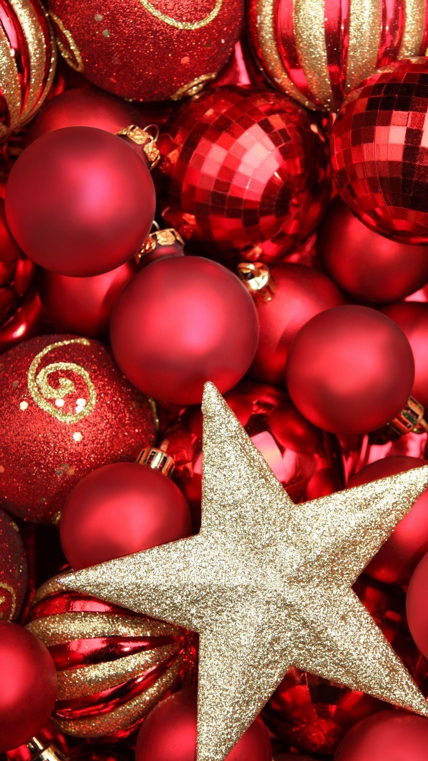 февраля. Red gold christmas, Gold christmas ornaments, Gold christmas