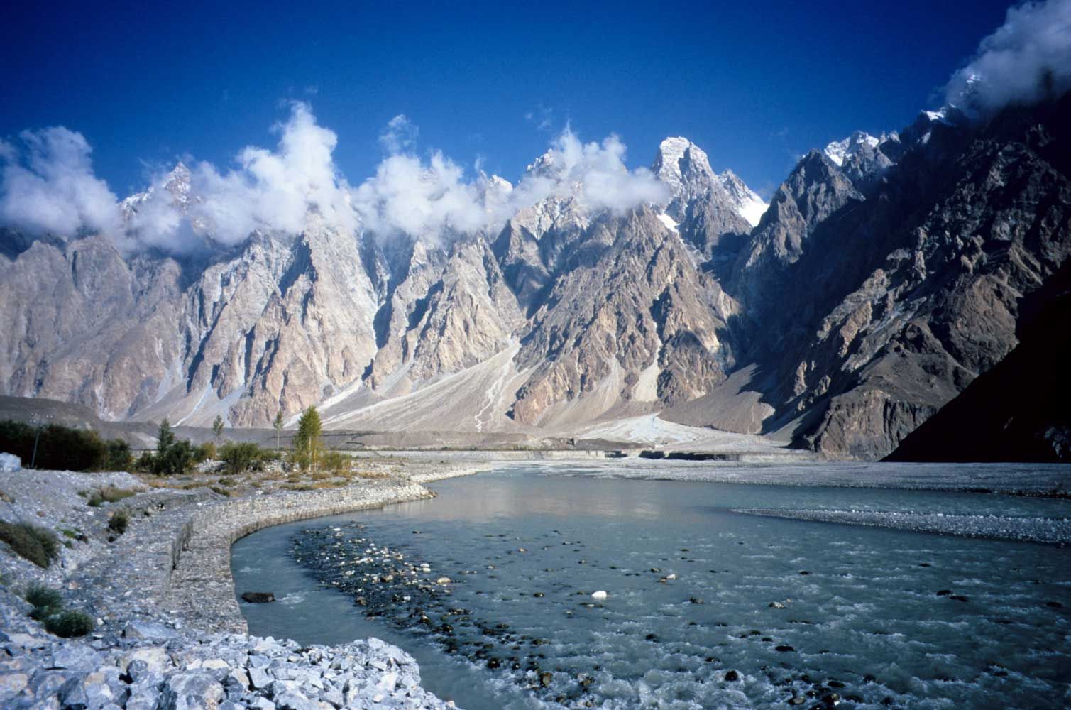Wallpaper: Karakoram Highway. Karakoram highway, Hunza valley, Travel around the world