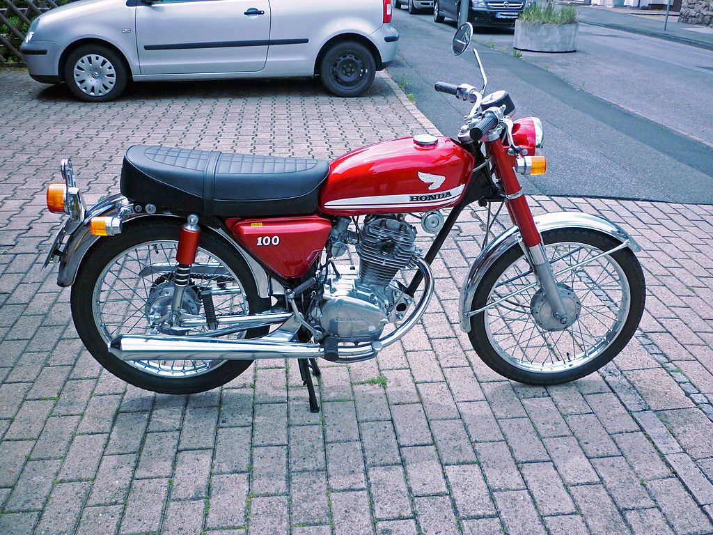 Honda CB 100, right