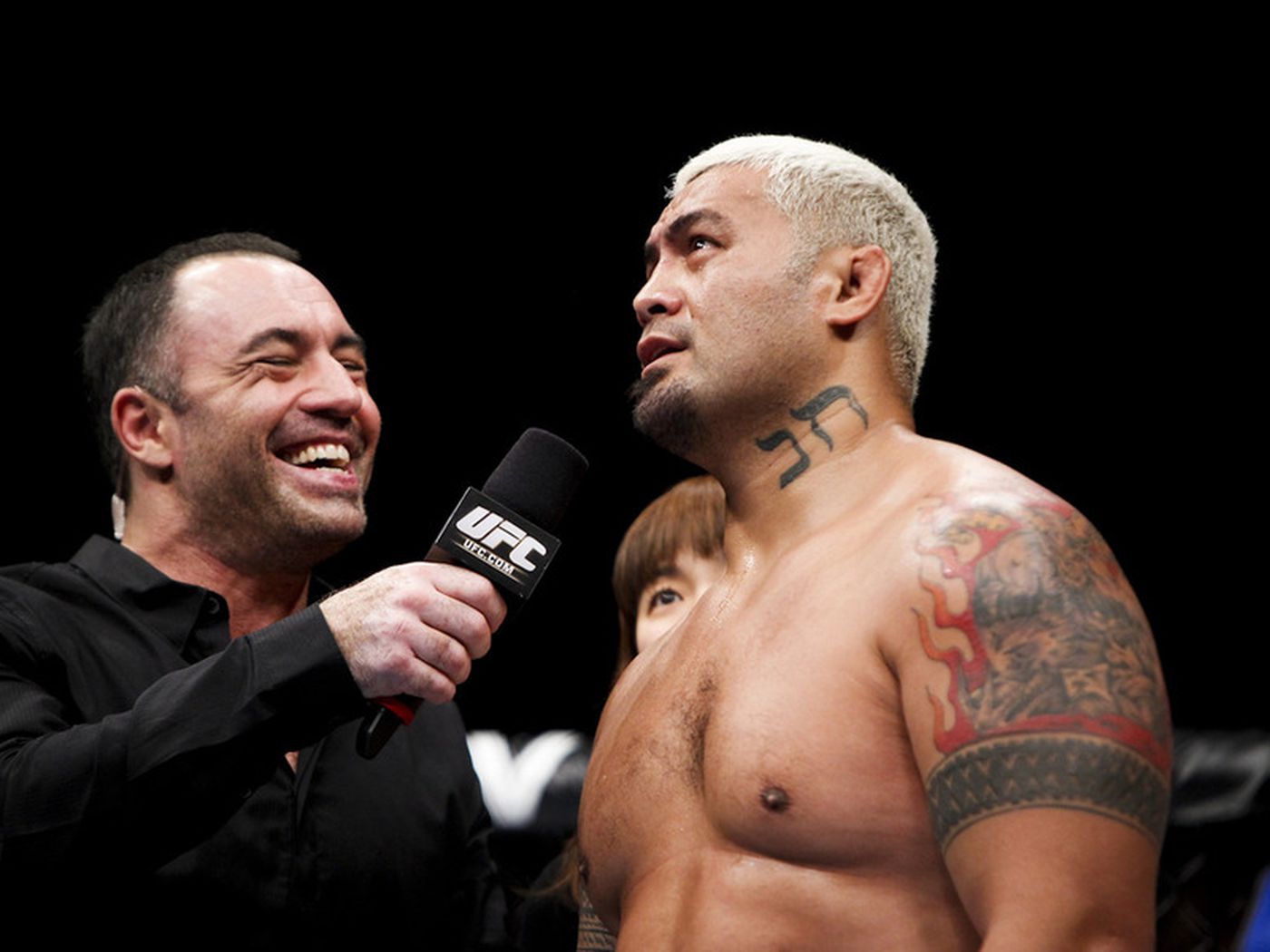 UFC 146: Joe Rogan Supports Mark Hunt Vs. Junior Dos Santos