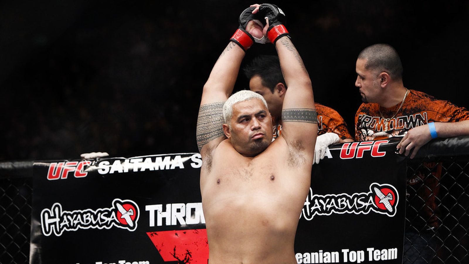 Report: Tomorrow is Mark Hunt's 'last possible day' to clear customs and fight Junior dos Santos at UFC 160
