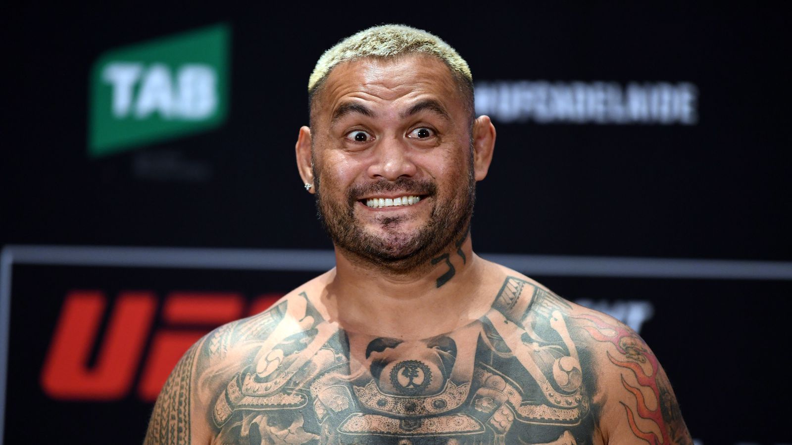 Mark Hunt needs six more fights to pay UFC lawsuit, destroys thieving thief Dana White. FR24 News English