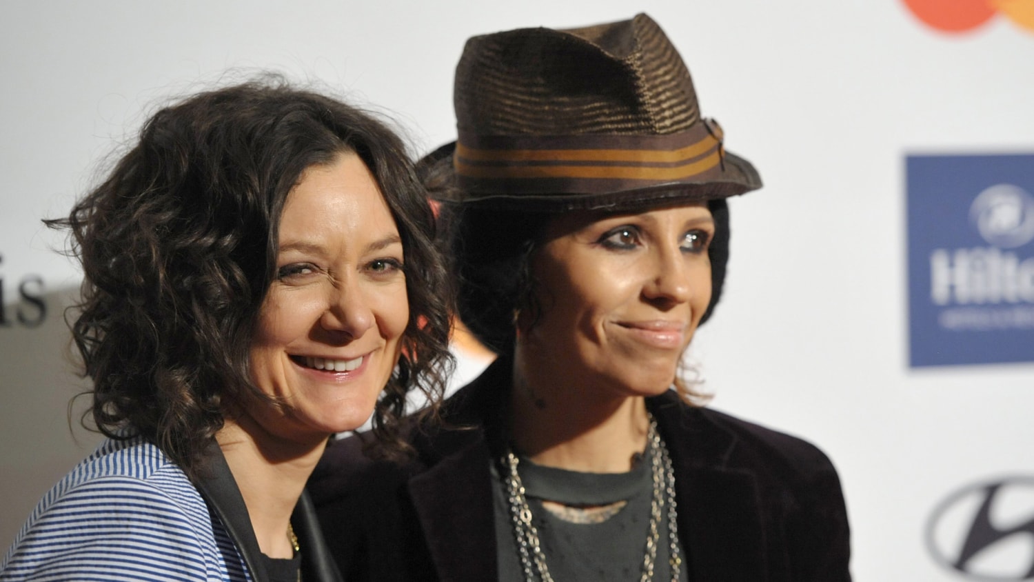 Sara Gilbert marries girlfriend Linda Perry