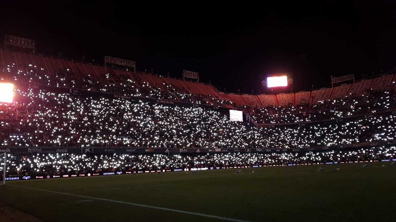LaLiga Santander: Mestalla lit up by the mobile phones of supporters