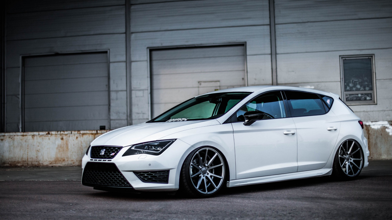 Download wallpaper: Seat Leon 1366x768