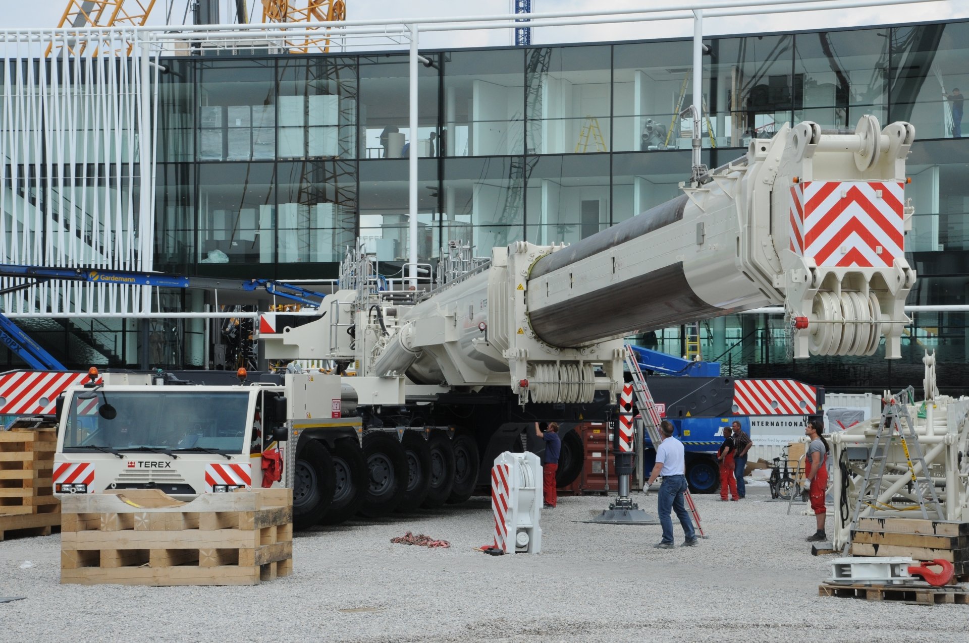 Terex AC 1000 HD Wallpaper and Background Image