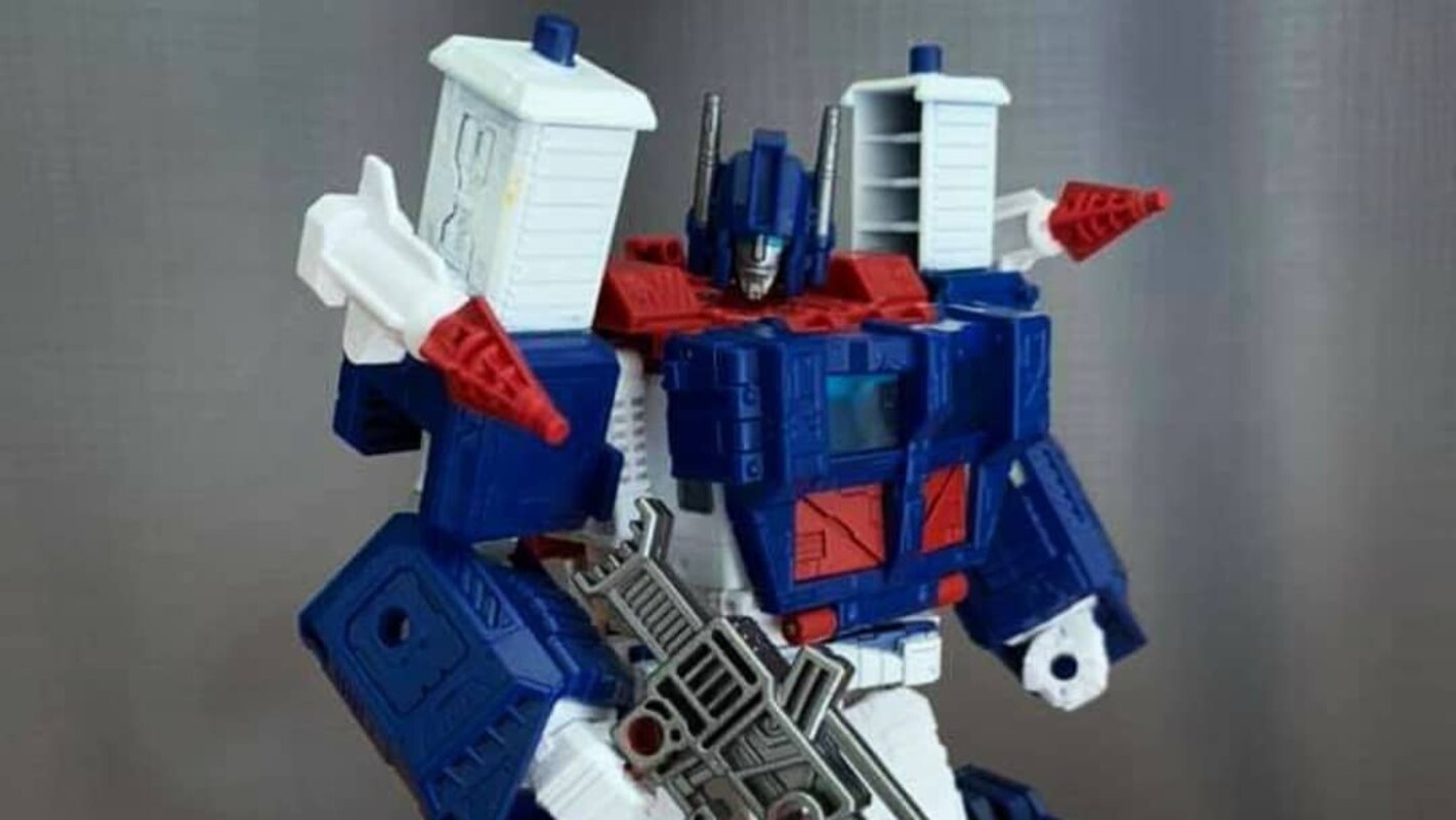 Transformers WFC Kingdom Ultra Magnus In Hand Image