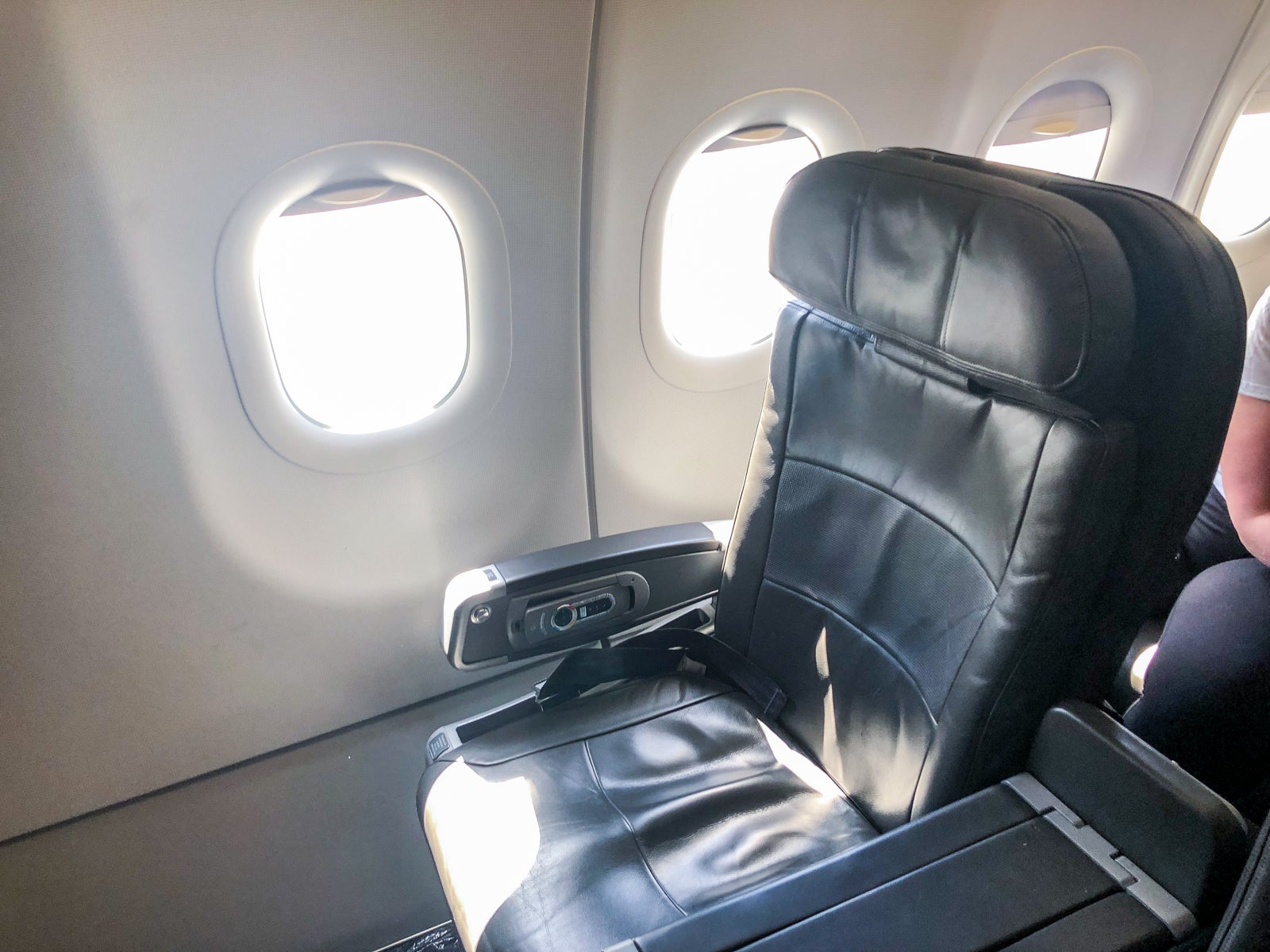Review: American Airlines first class on the A321, ORD to MIA