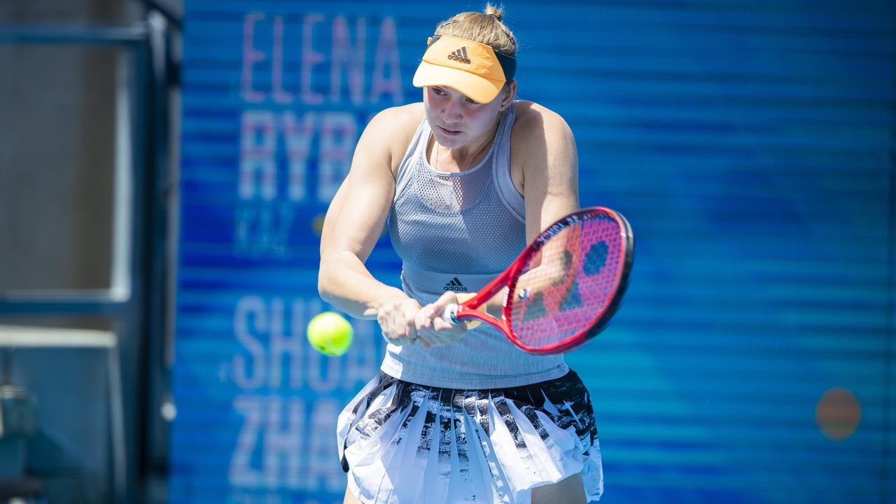 Hobart International: Elena Rybakina takes WTA title over Shuai Zhang