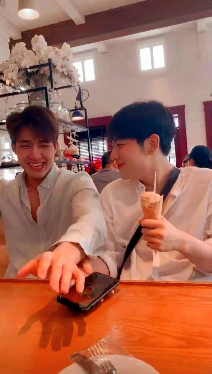 Earthmix Wallpaper. Cặp đôi