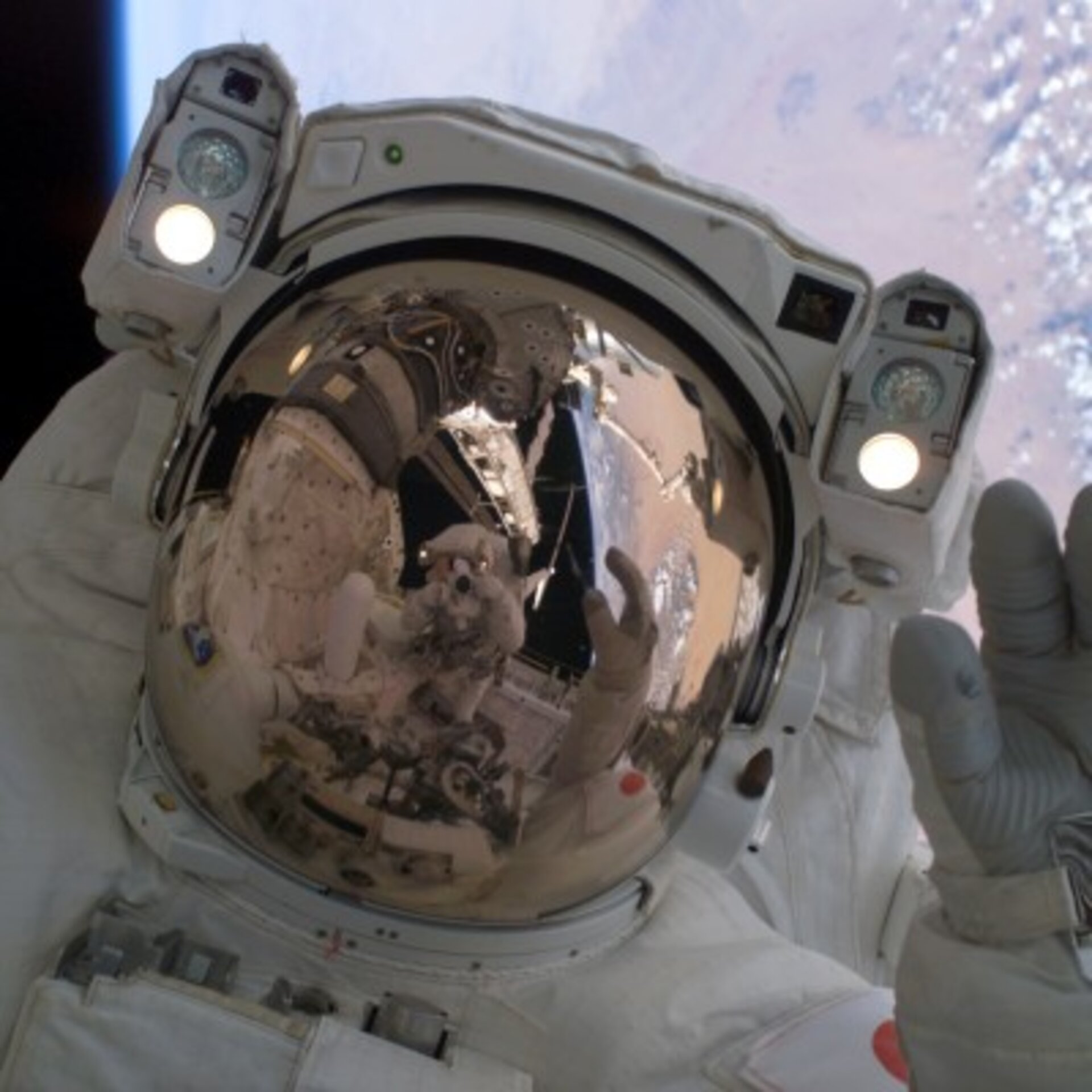 ESA astronaut Thomas Reiter's 3 August spacewalk from