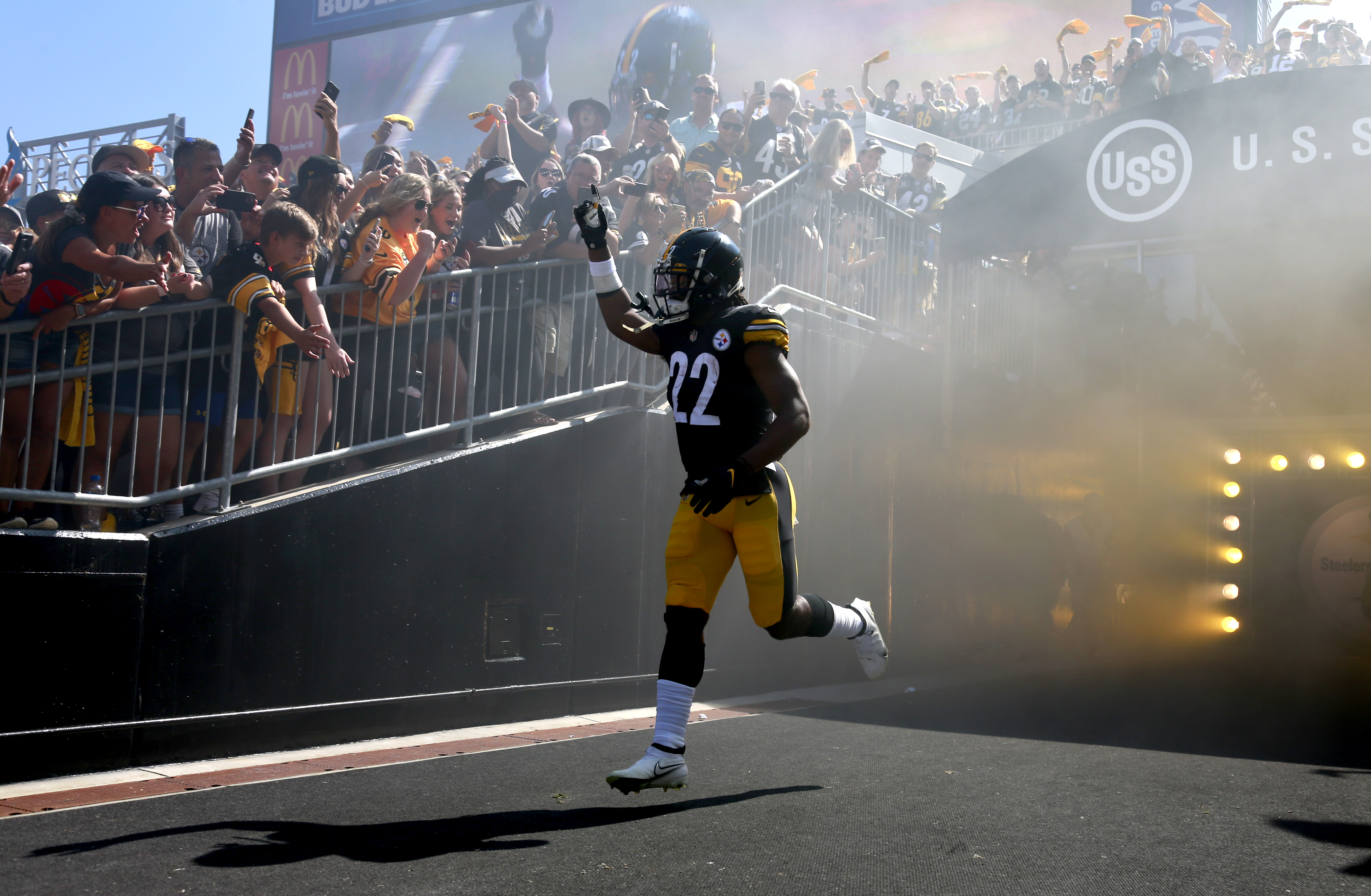NFL: Steelers rookie Najee Harris unleashes wicked stiff arm
