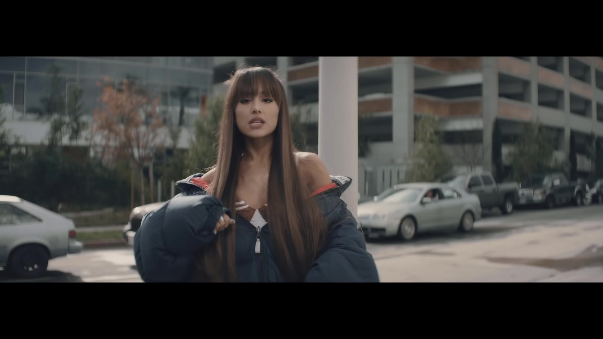 Ariana Grande feat. Future: Everyday (Music Video 2017)