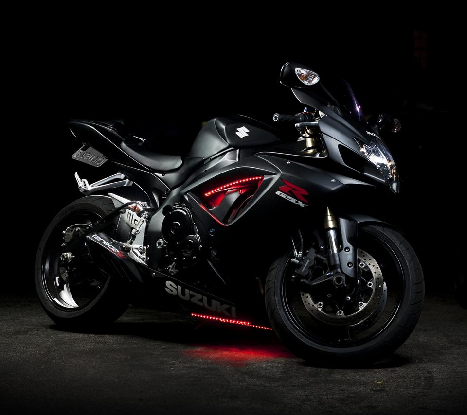 Suzuki GSX R 750 Motorcycle