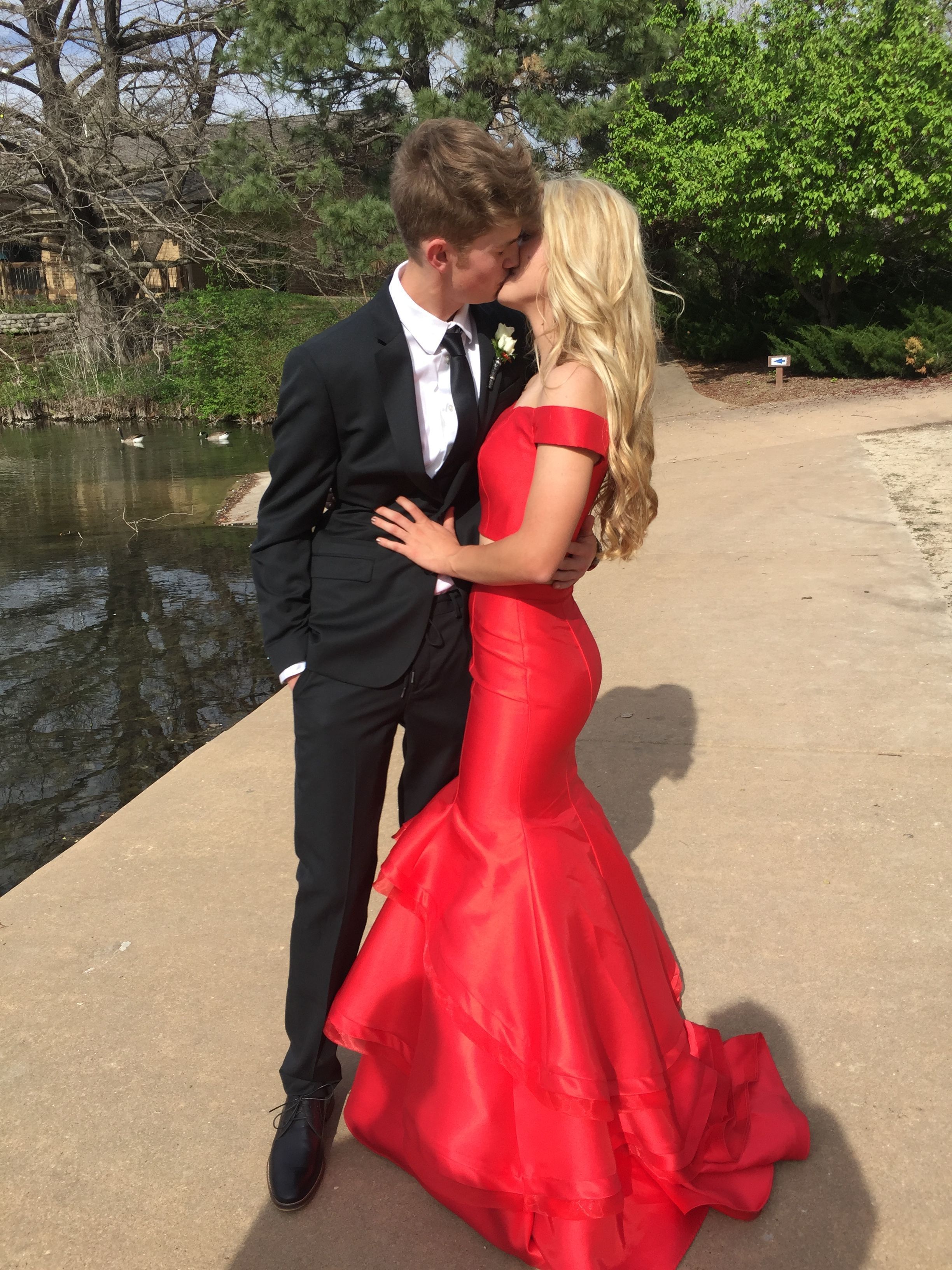 Prom picture couples #singleprompicture #prompicture. Prom picture couples, Red prom dress long, Prom photo