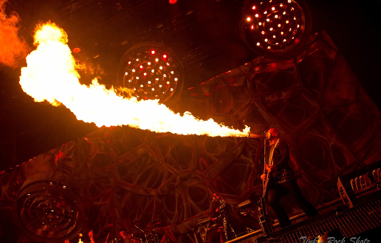 Wallpaper fire, flame, scene, guitar, concert, metal, rock, rammstein, Richard Kruspe, Ramstein, richard kruspe, fire free, раммштайн image for desktop, section музыка