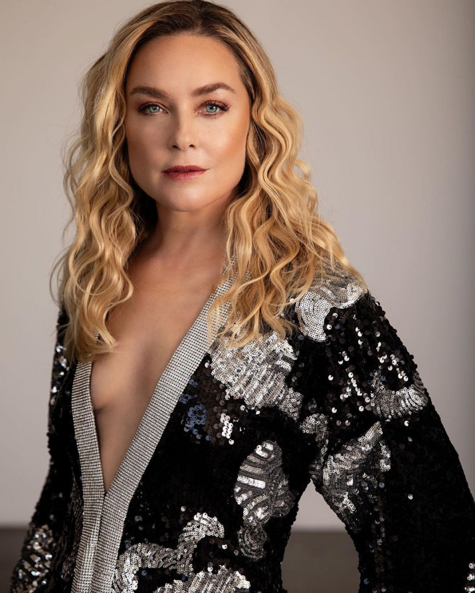 Elizabeth Rohm wallpaper