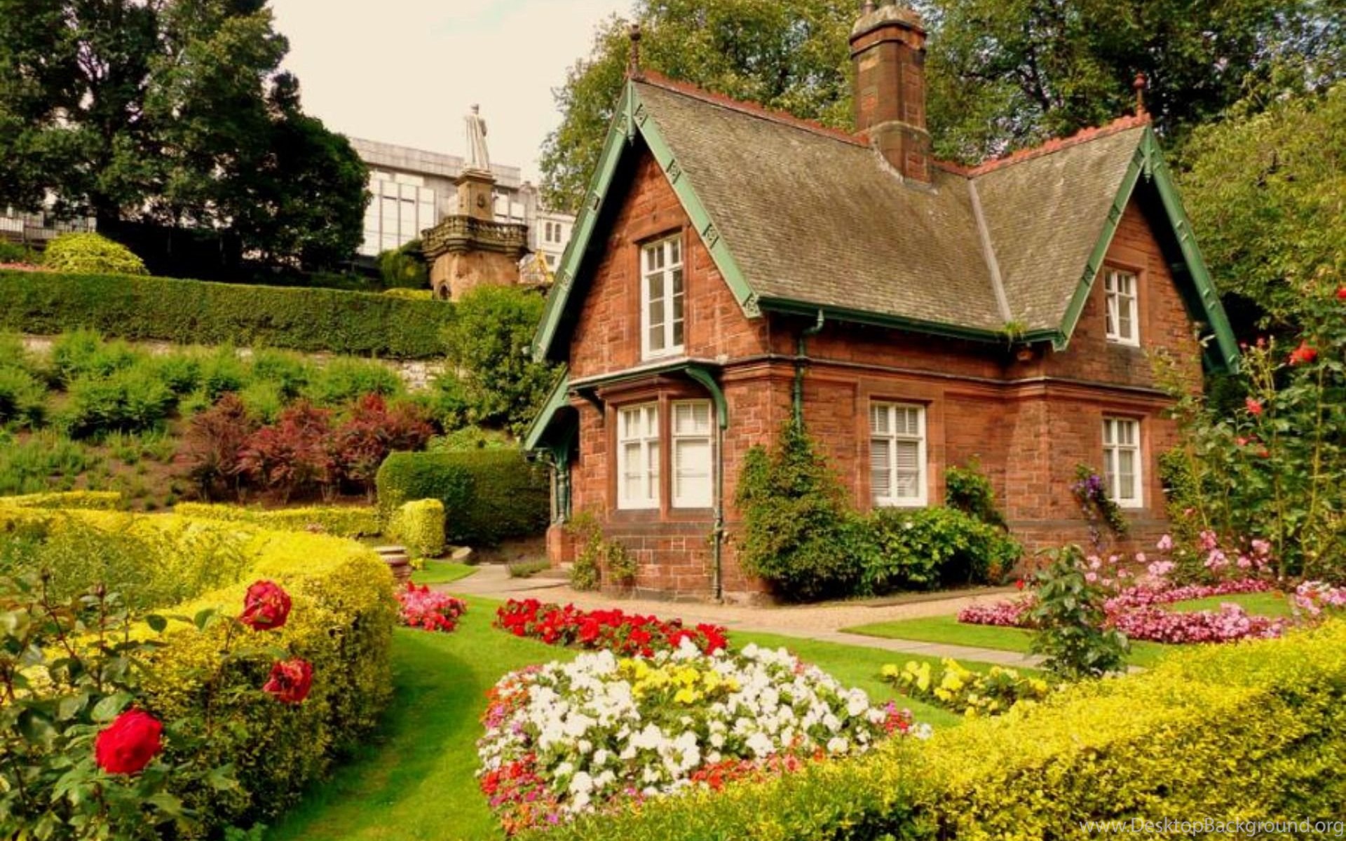 english cottage wallpaper