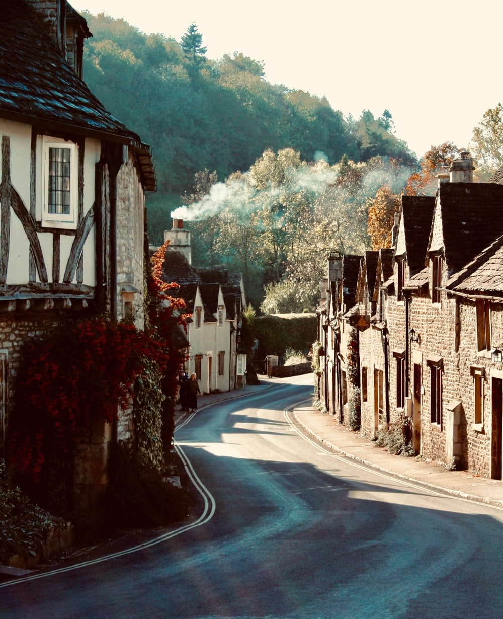 english cottage wallpaper