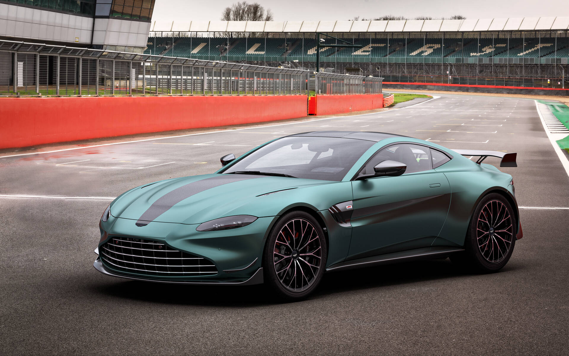 2022 Aston Martin Vantage Photo 1 Car Guide
