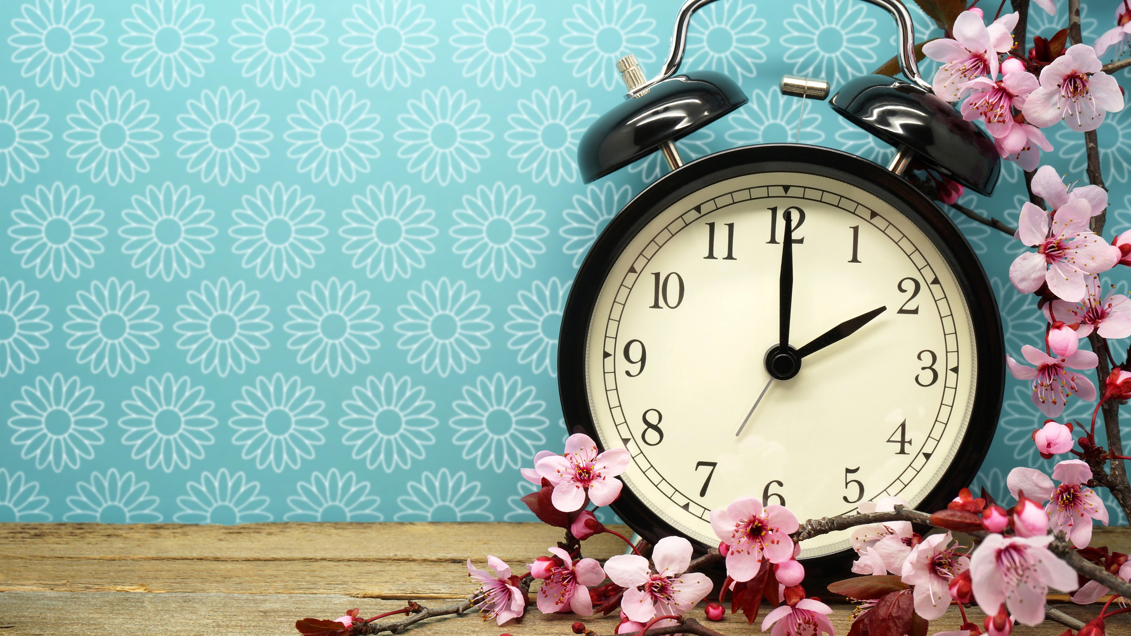 Wallpaper Alarm clock and pink flowers 3840x2160 UHD 4K Picture, Image