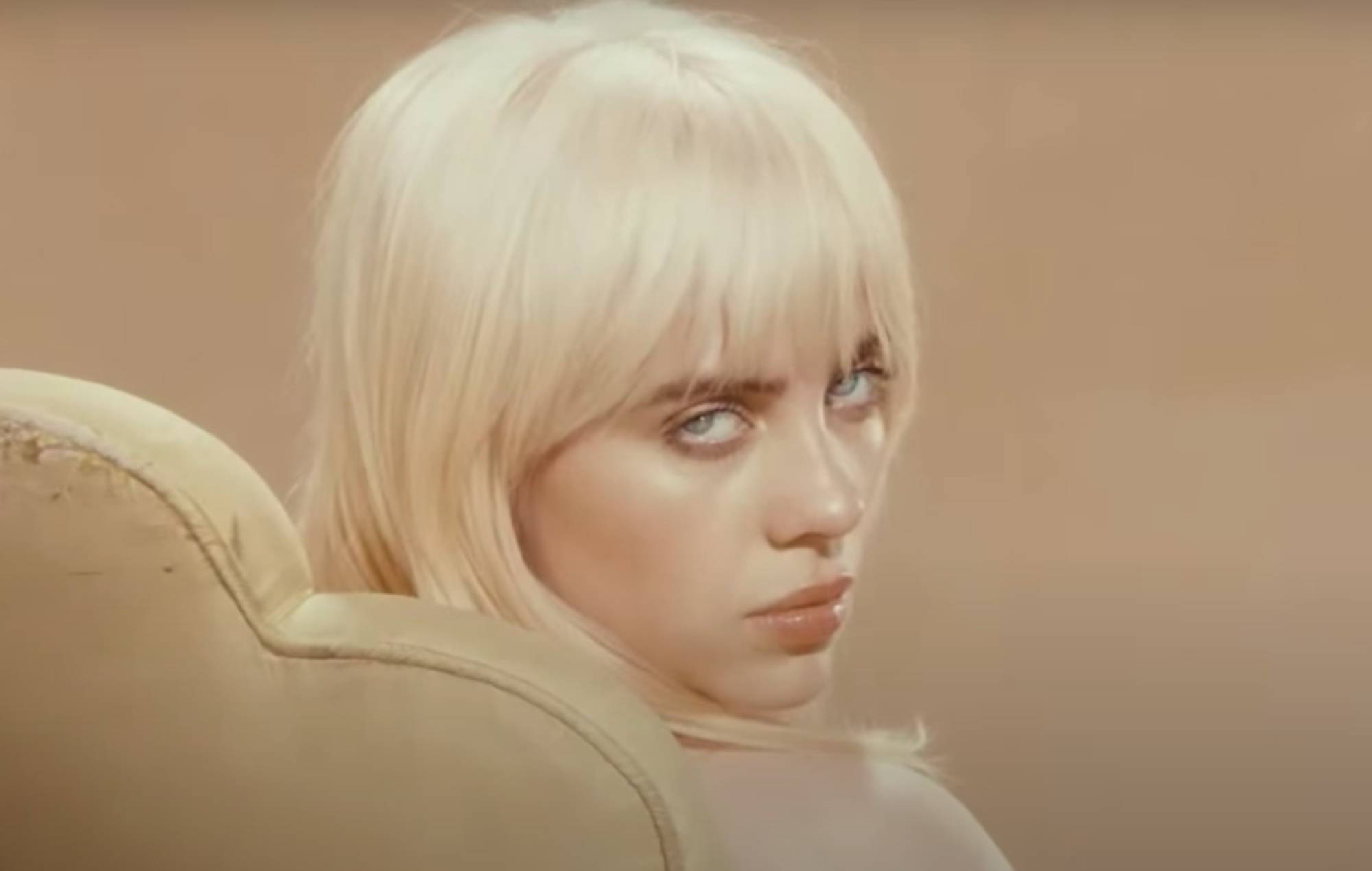 Billie Eilish dyed her hair blonde because of a fan's photo edit