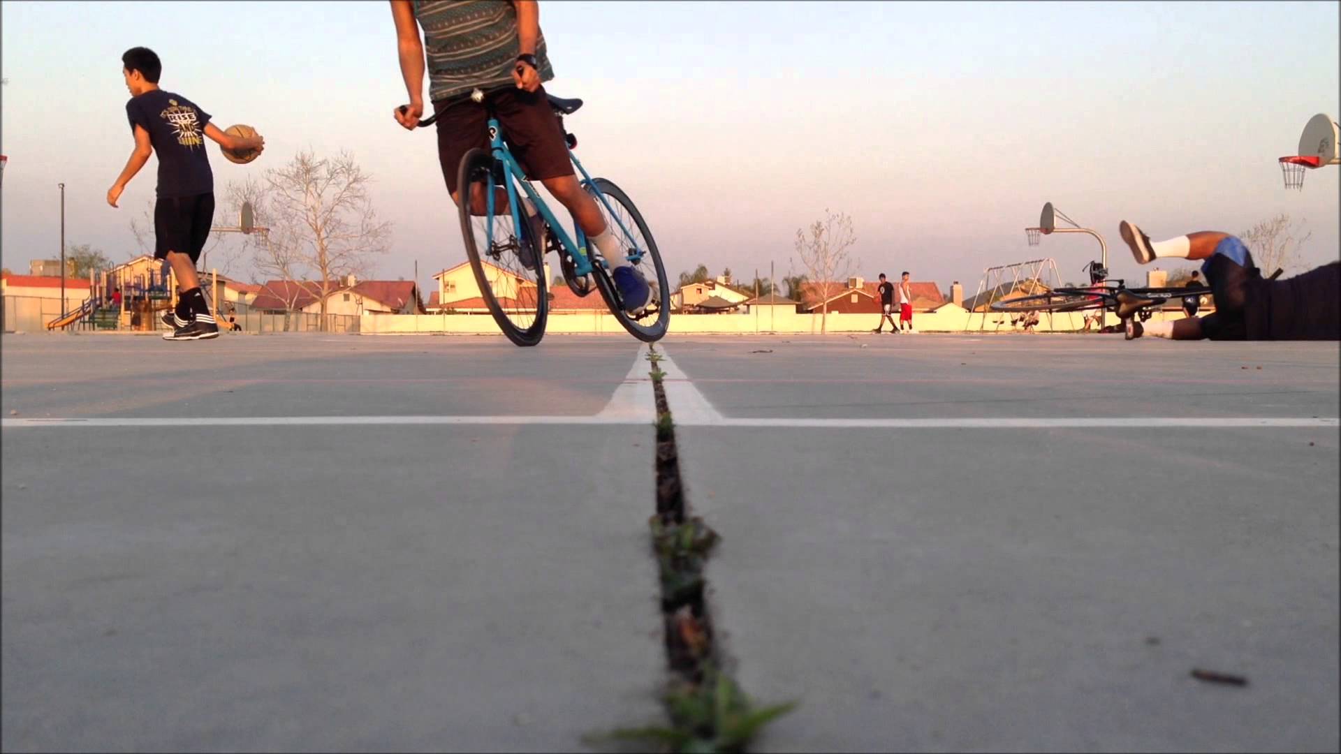 FAIL SKIDDING on FIXIE BIKE